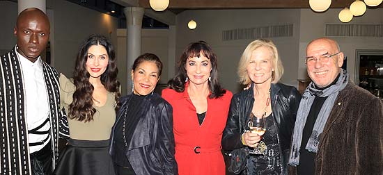 Papis Loveday, Jeannette Graf, Shirley Retzer, Anna-Maria Kaufmann, Annette Zierer, Otto Retzer @ Generalprobe Beat it! (&copy;Foto: Martin Schmitz)